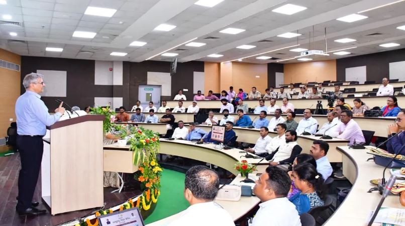 Odisha Reviews Kendu Leaf Strategy, Eyes Employment Boost Through Skill Development